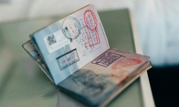 Passaporte com carimbos de viagem
